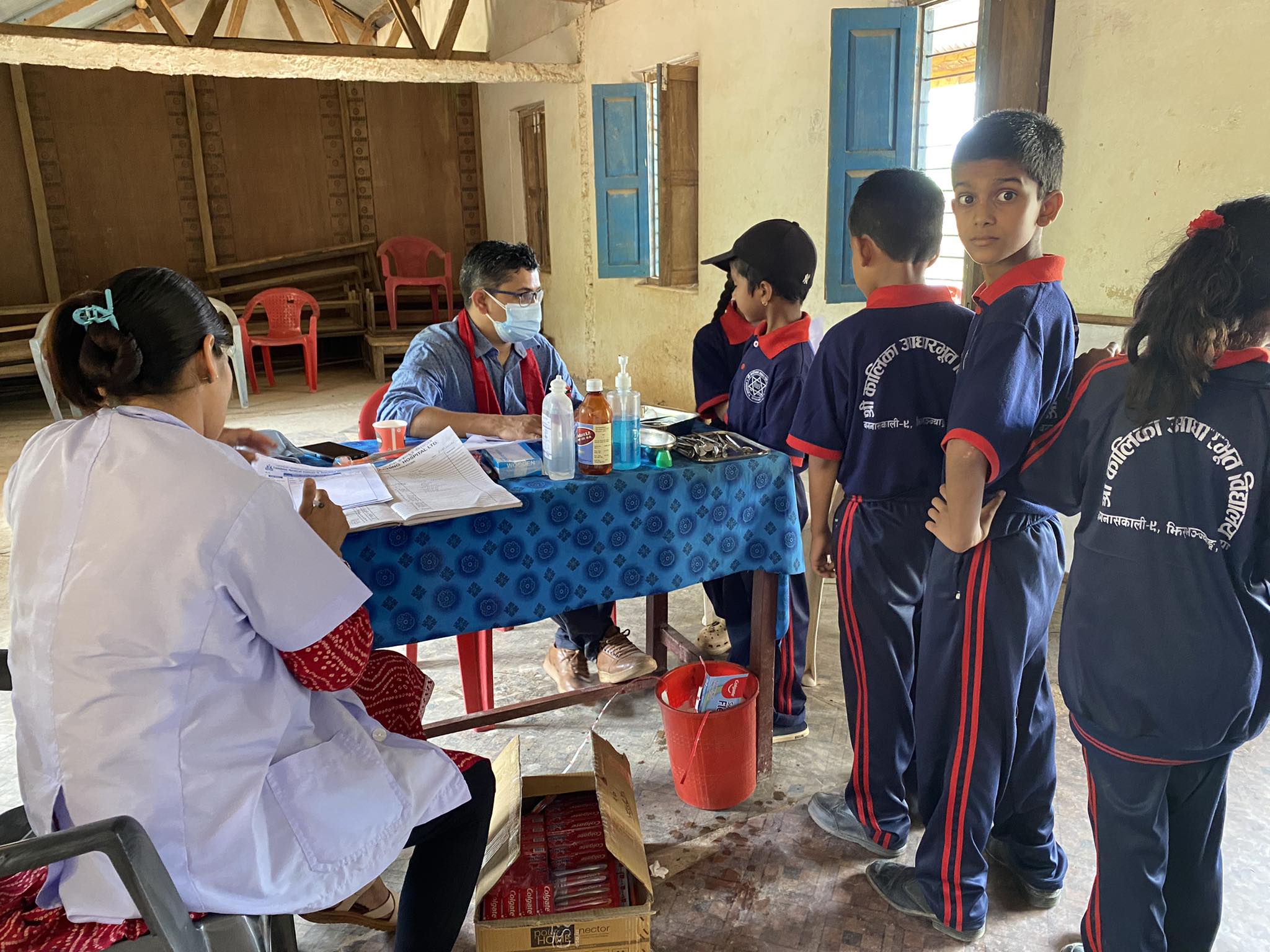 चापपानीमा विद्यार्थीहरुको निःशुल्क स्वास्थ्य परीक्षण