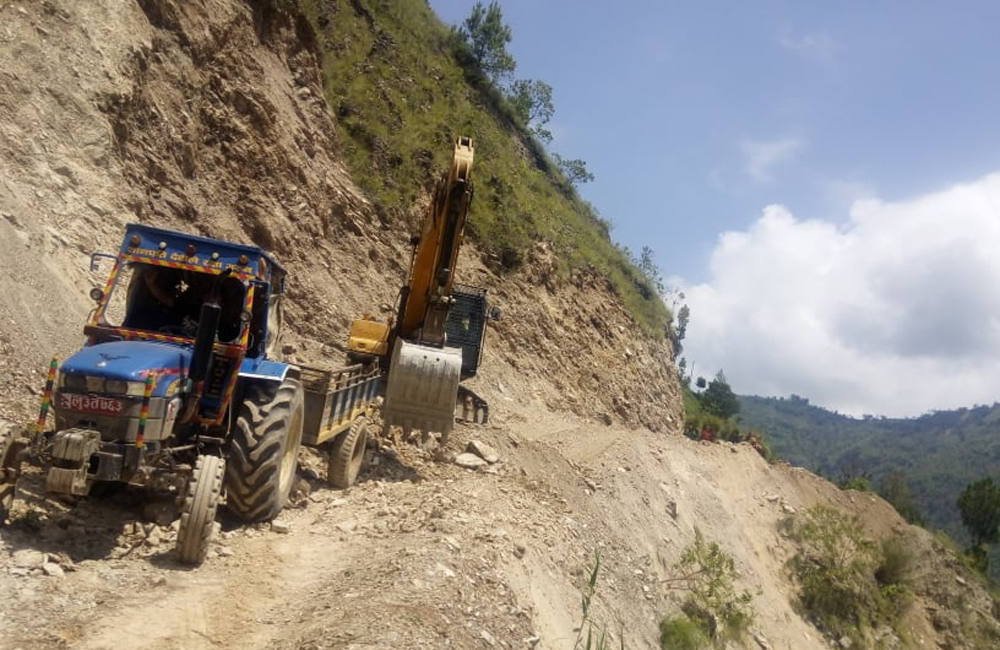 स्याङजाको कालिगण्डकी गाउँपालिकामा धमाधम सडक विस्तारको काम