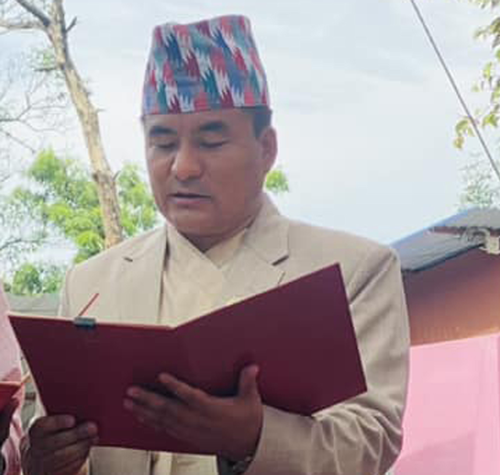 लुम्बिनी सरकार  :  पाल्पाका खेम सारु बने मन्त्री, मुख्यमन्त्रीसहित आठ मन्त्रीले लिए शपथ
