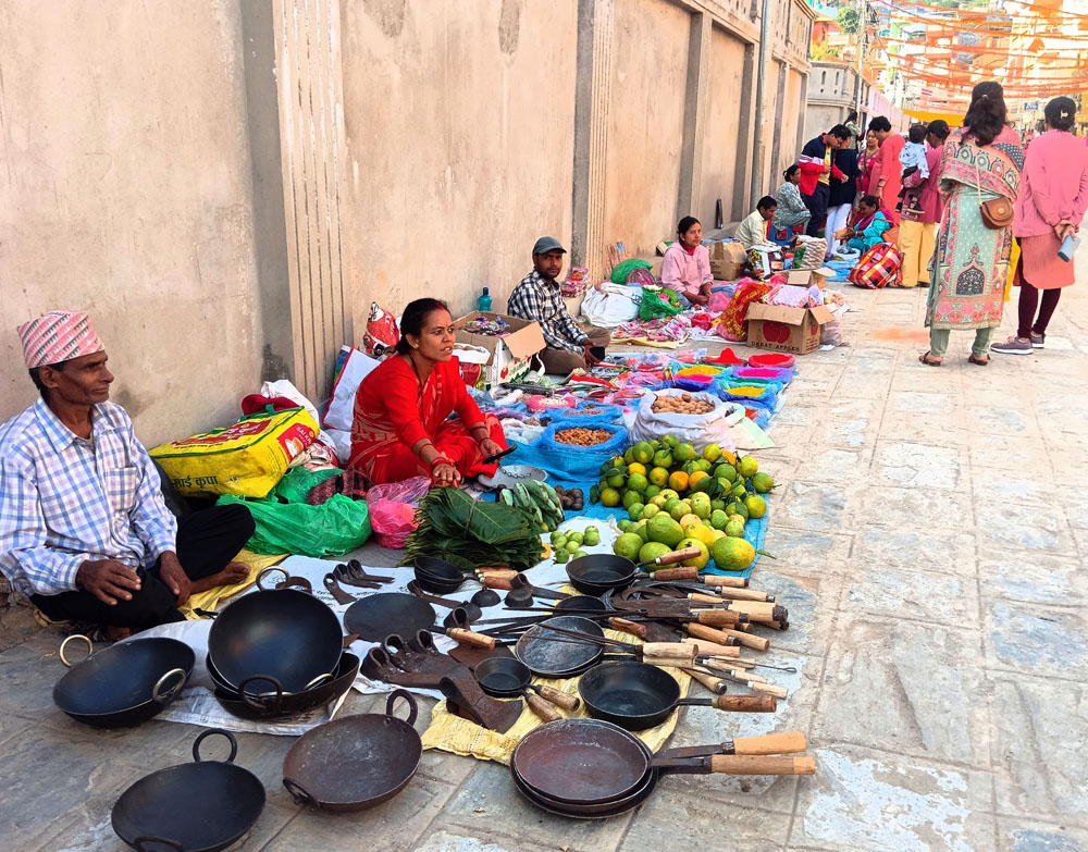 मखनटोल टोल विकासले सञ्चालन गर्‍यो तिहार बजार   